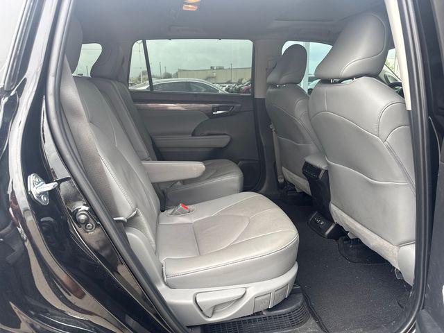 used 2025 Toyota Highlander Hybrid car