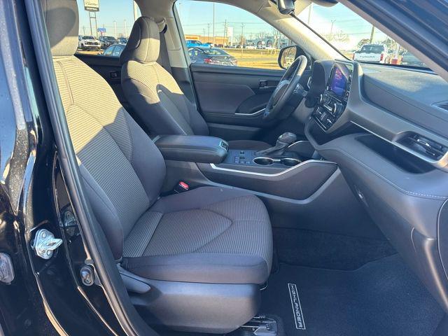 used 2024 Toyota Highlander car, priced at $40,995