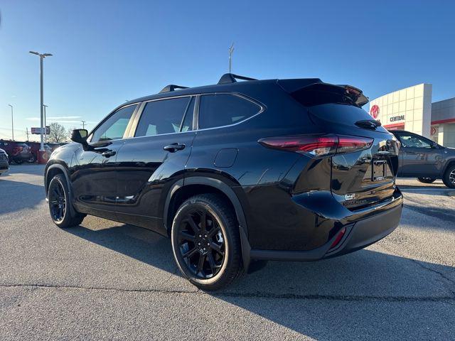 used 2024 Toyota Highlander car, priced at $40,995