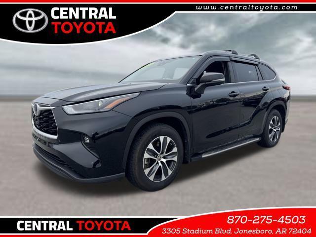 used 2023 Toyota Highlander Hybrid car, priced at $36,995