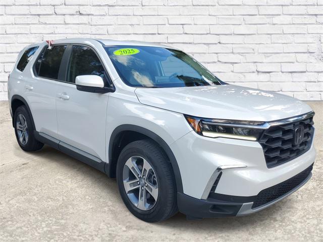 used 2025 Honda Pilot car, priced at $34,899