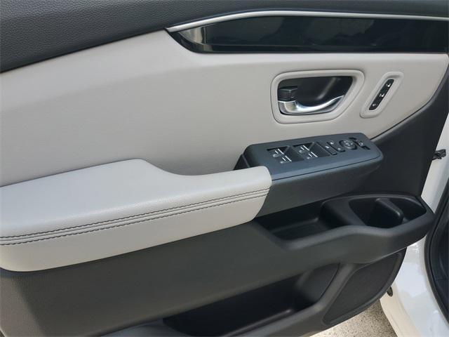 used 2025 Honda Pilot car, priced at $34,899