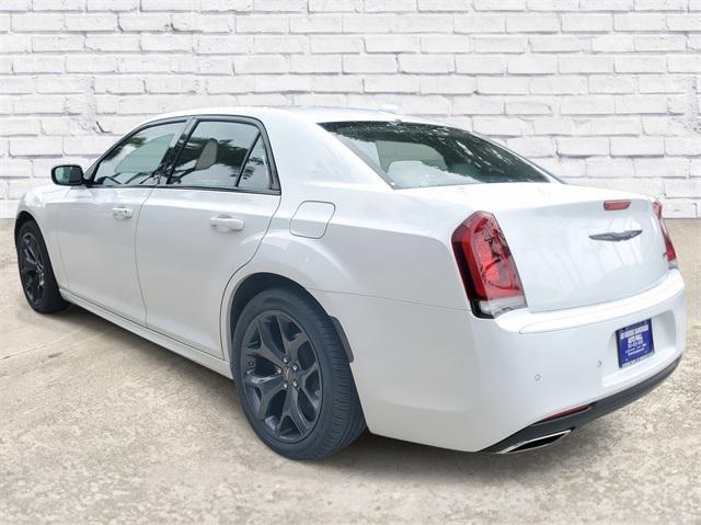 used 2022 Chrysler 300 car, priced at $19,999