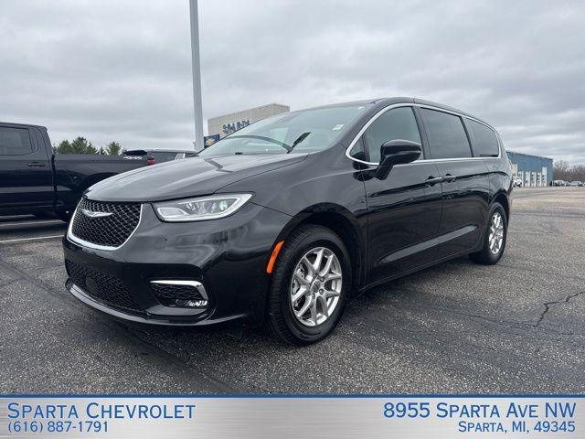 used 2025 Chrysler Pacifica car, priced at $30,780
