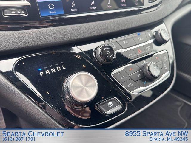 used 2025 Chrysler Pacifica car, priced at $30,780