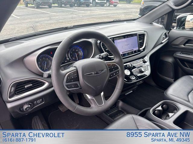 used 2025 Chrysler Pacifica car, priced at $30,780