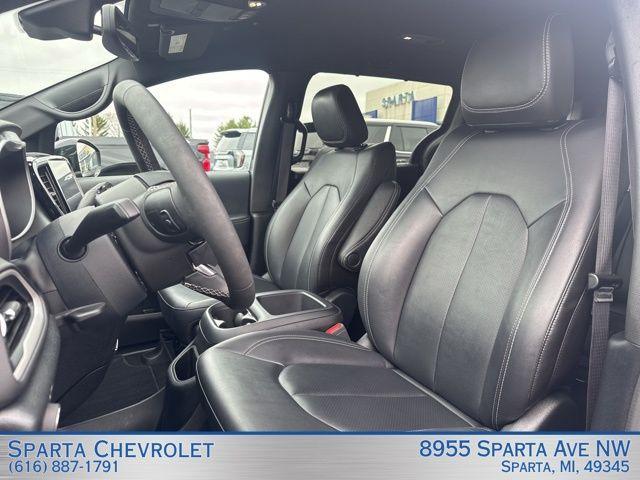 used 2025 Chrysler Pacifica car, priced at $30,780