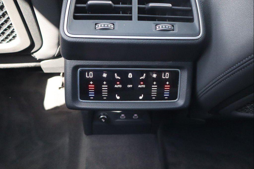 Audi Q8 e-tron view 20