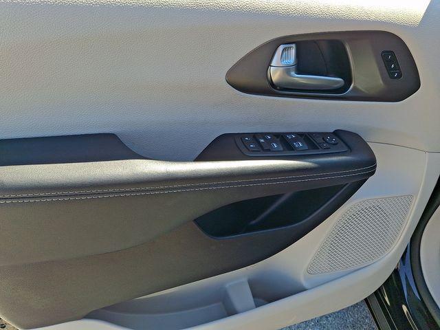 used 2024 Chrysler Pacifica car, priced at $27,892