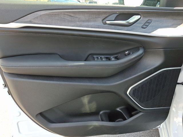 new 2026 Jeep Grand Cherokee car, priced at $54,925