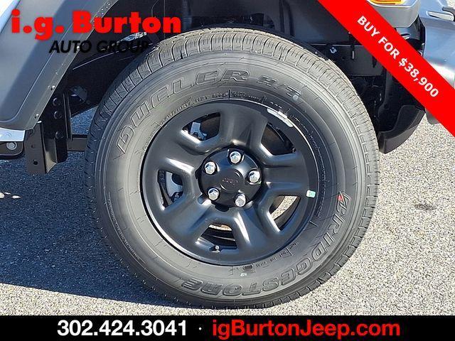 new 2026 Jeep Gladiator car, priced at $39,900