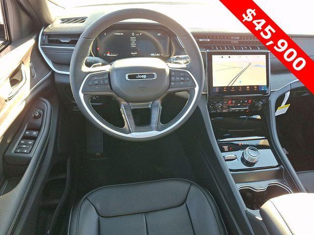 new 2025 Jeep Grand Cherokee car, priced at $45,900