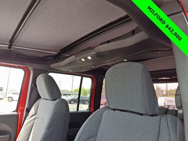 new 2025 Jeep Wrangler car, priced at $41,658