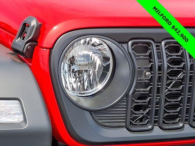 new 2025 Jeep Wrangler car, priced at $41,658