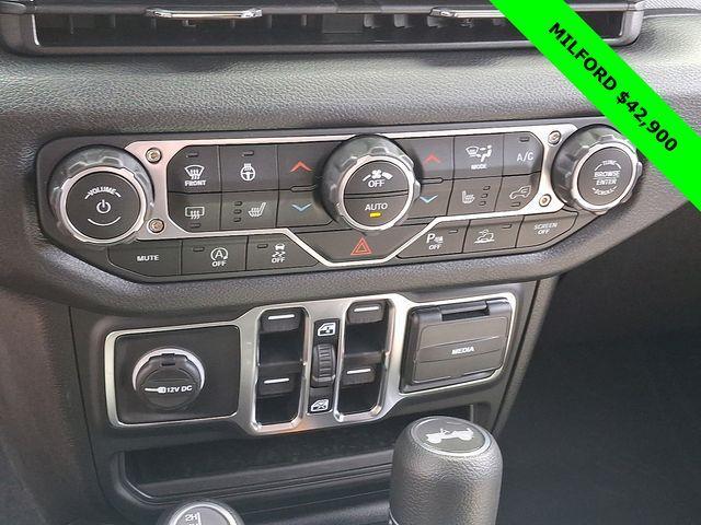 new 2025 Jeep Wrangler car, priced at $41,658