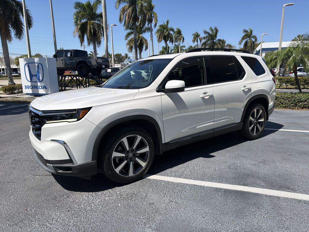 used 2023 Honda Pilot car, priced at $39,199