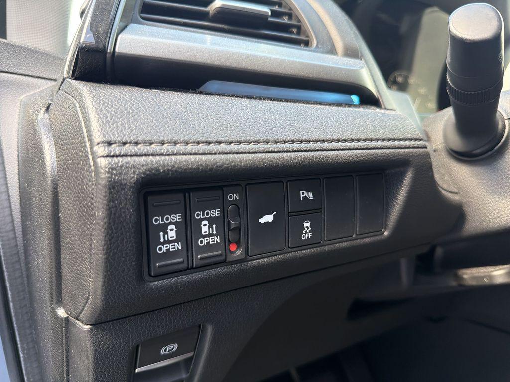 used 2025 Honda Odyssey car, priced at $39,559