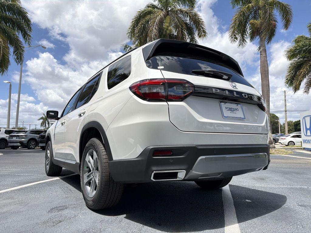 new 2026 Honda Pilot car, priced at $44,587