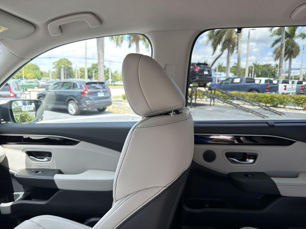 new 2026 Honda Pilot car, priced at $44,587