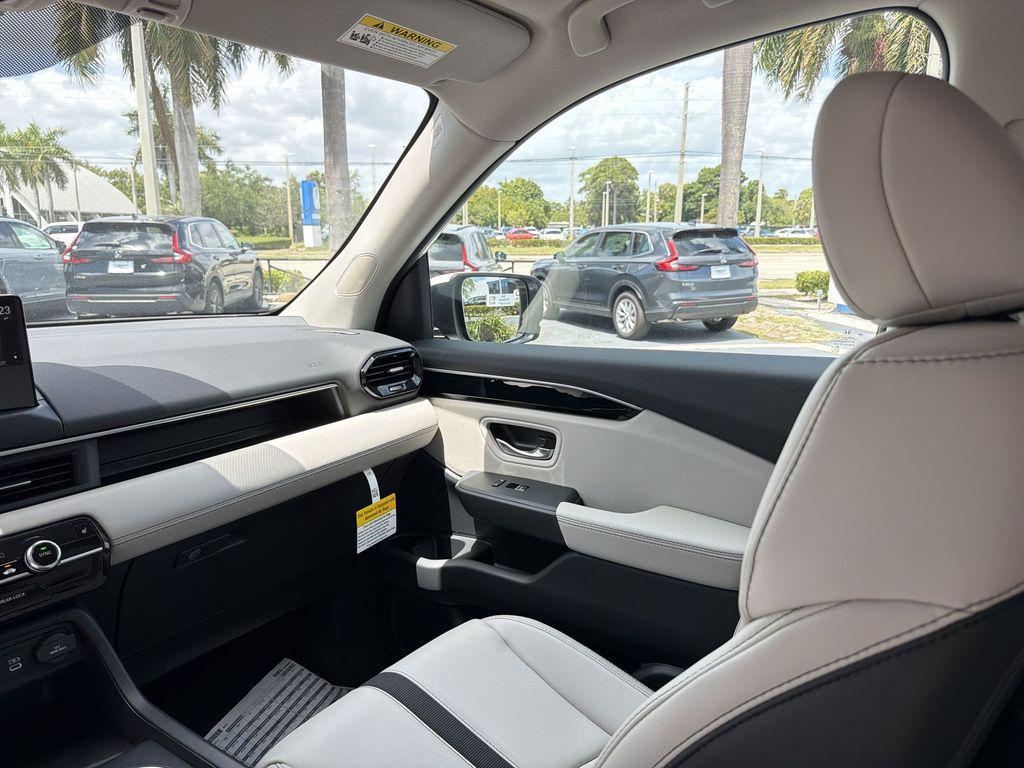 new 2026 Honda Pilot car, priced at $44,587