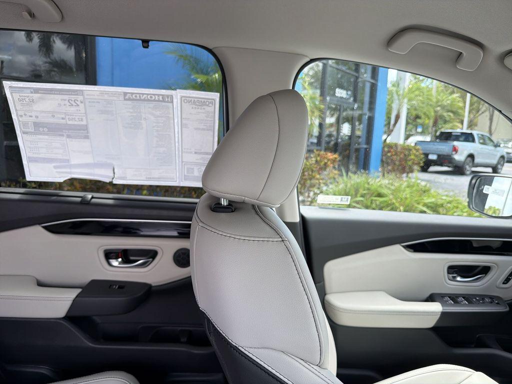 new 2026 Honda Pilot car, priced at $44,587