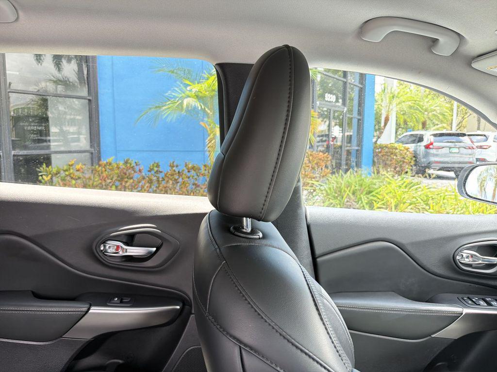 used 2019 Jeep Cherokee car, priced at $19,396