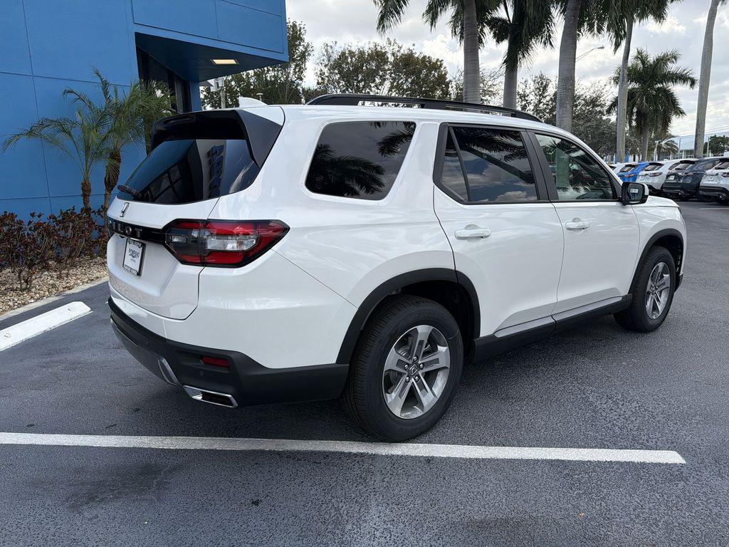 new 2026 Honda Pilot car, priced at $44,587
