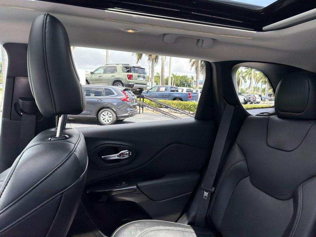 used 2023 Jeep Cherokee car, priced at $25,399