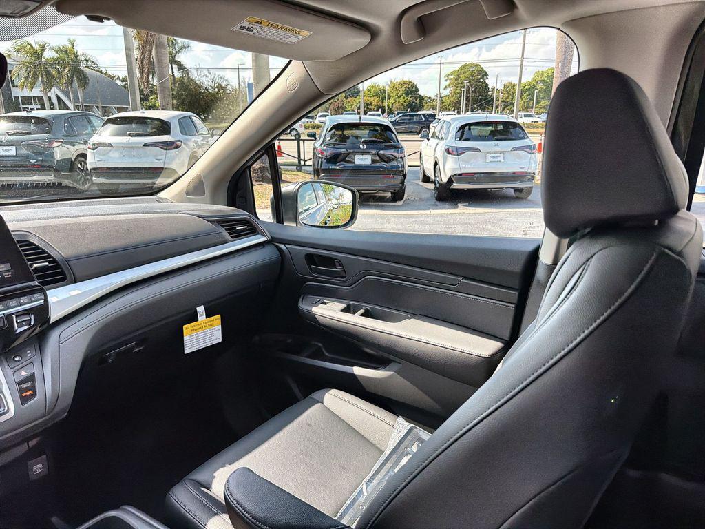 new 2026 Honda Odyssey car, priced at $43,090