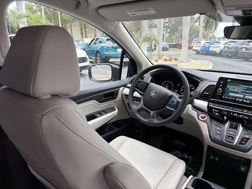 new 2026 Honda Odyssey car, priced at $43,858