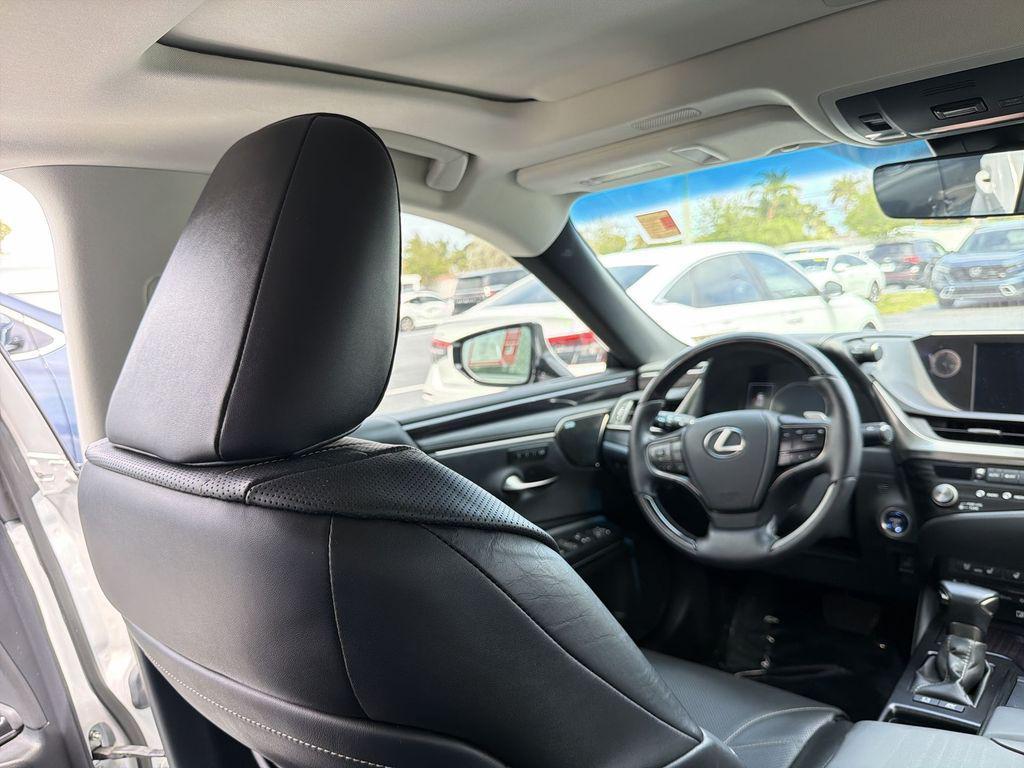used 2021 Lexus ES 300h car, priced at $35,999