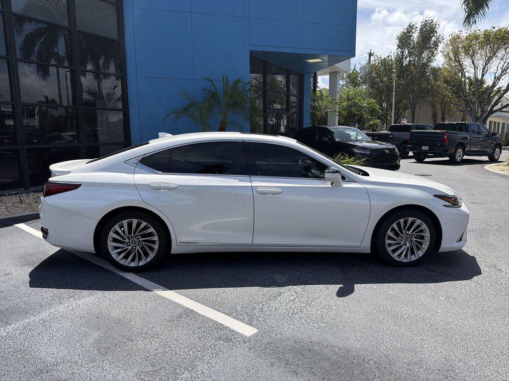 used 2021 Lexus ES 300h car, priced at $35,999