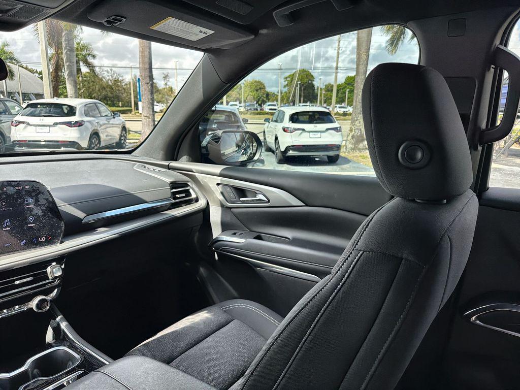 used 2024 Chevrolet Traverse car, priced at $31,857