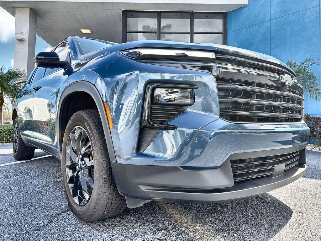 used 2024 Chevrolet Traverse car, priced at $31,857