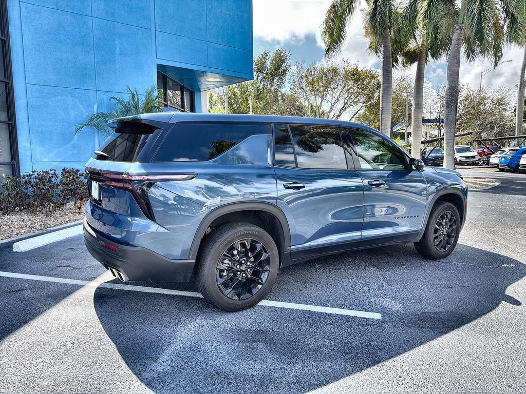 used 2024 Chevrolet Traverse car, priced at $31,857