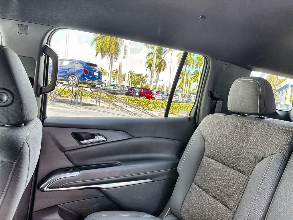 used 2024 Chevrolet Traverse car, priced at $31,857