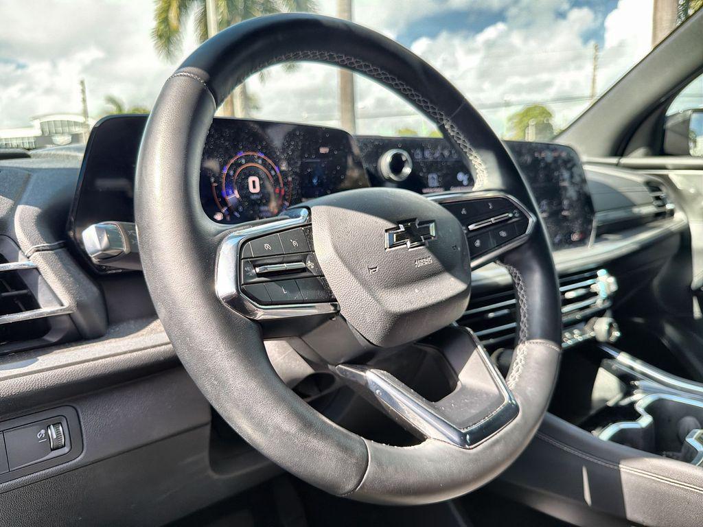 used 2024 Chevrolet Traverse car, priced at $31,857