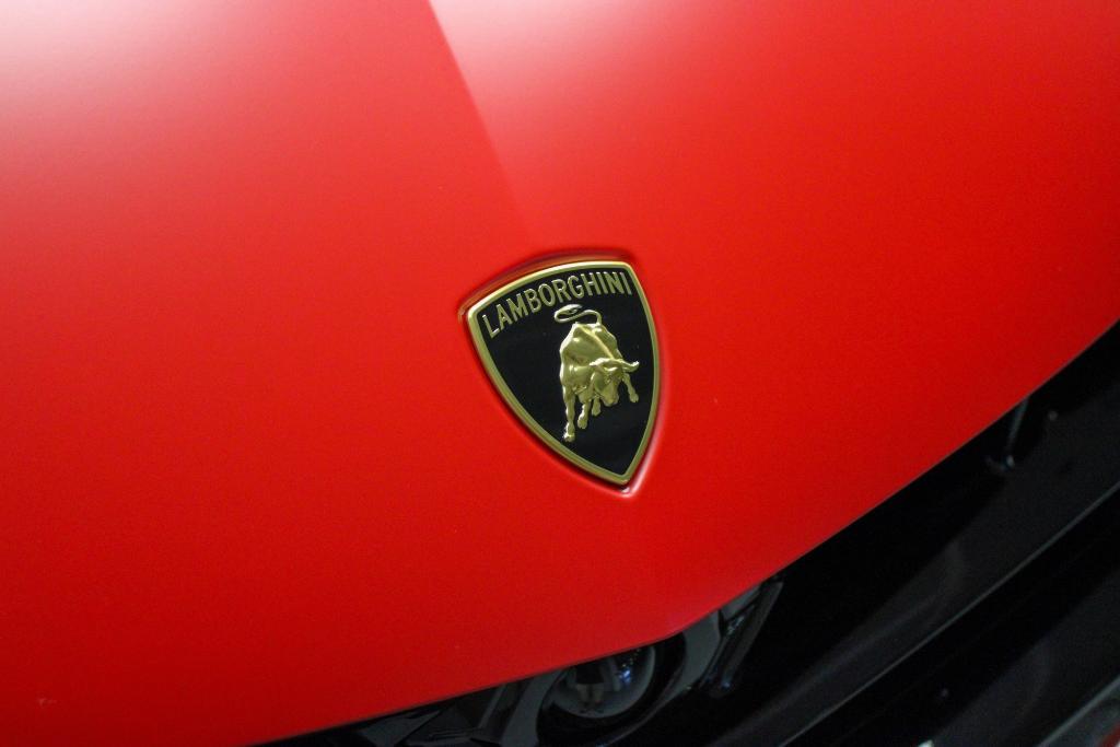 used 2025 Lamborghini Urus car, priced at $299,995