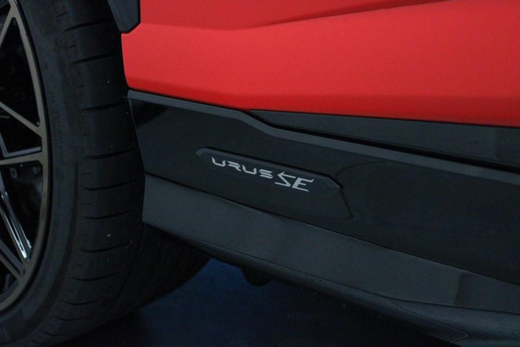 used 2025 Lamborghini Urus car, priced at $299,995