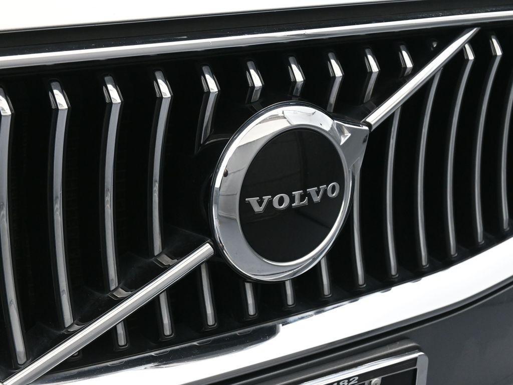 used 2020 Volvo XC90 car, priced at $17,495