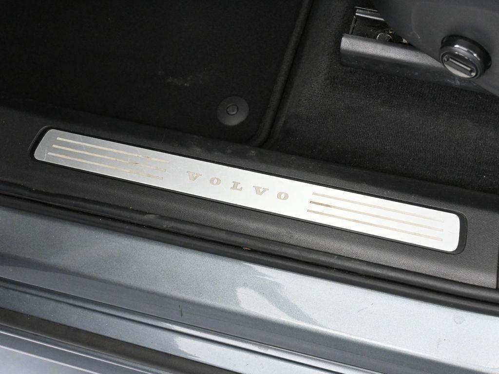 used 2020 Volvo XC90 car, priced at $17,495