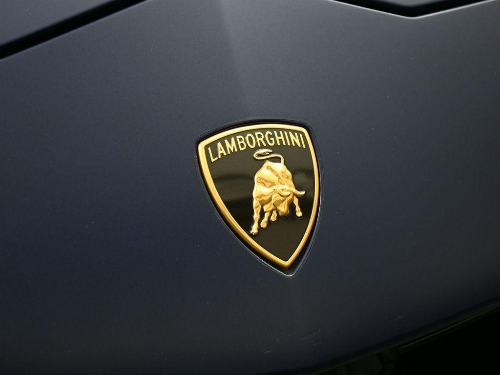 used 2023 Lamborghini Urus car, priced at $294,995