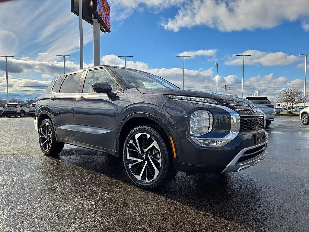 used 2024 Mitsubishi Outlander car, priced at $26,300