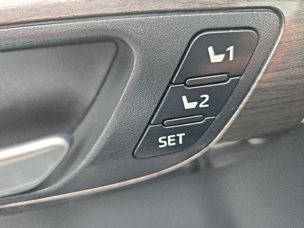 used 2021 Toyota Highlander Hybrid car, priced at $29,800