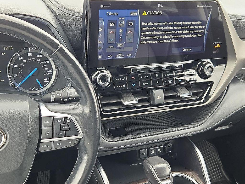 used 2021 Toyota Highlander Hybrid car, priced at $29,800