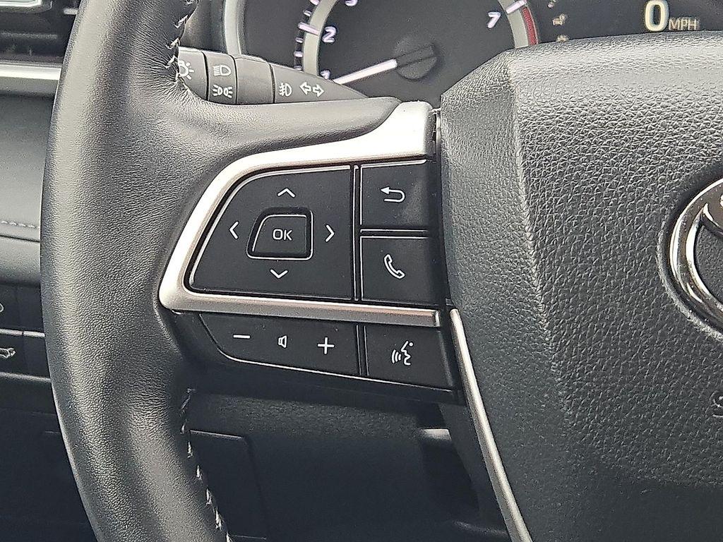 used 2024 Toyota Highlander car, priced at $40,900