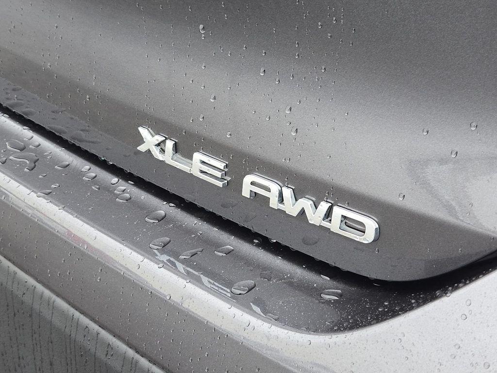 used 2024 Toyota Highlander car, priced at $40,900