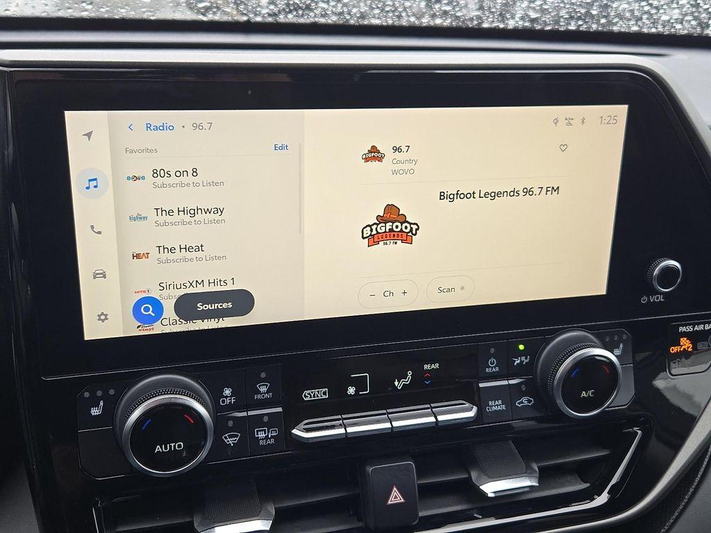 used 2024 Toyota Highlander car, priced at $40,900