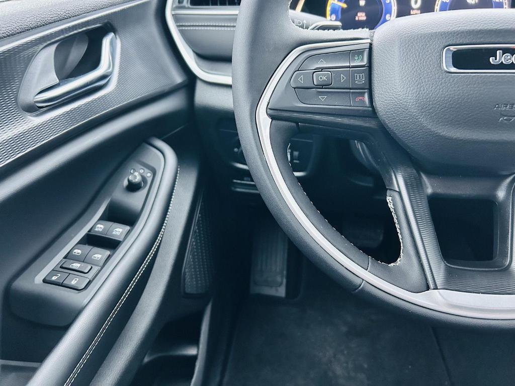 used 2025 Jeep Grand Cherokee car, priced at $41,500