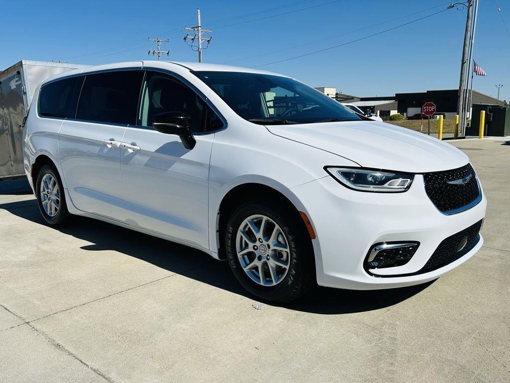 used 2024 Chrysler Pacifica car, priced at $30,500